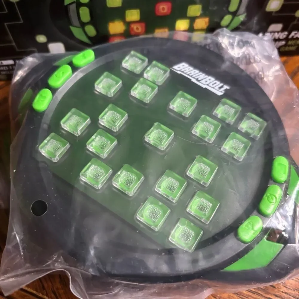 Brain Bolt Light Up Memory Game *New*